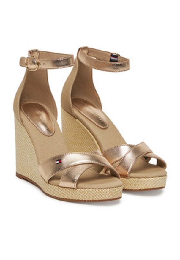 TOMMY HILFIGER - Tommy Hilfiger Sandały Flag Metallic High Wedge Espad FW0FW08811 Złoty. Kolor: złoty. Materiał: skóra