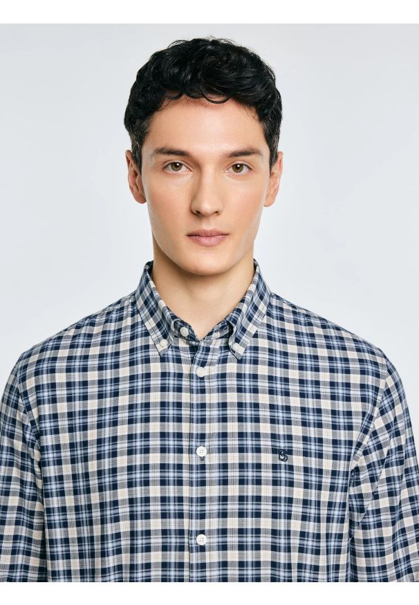 Big-Star - Koszula męska bawełniana w kratę granatowa Gibbineros 402. Typ kołnierza: kołnierzyk klasyczny. Kolor: niebieski. Materiał: bawełna. Wzór: gładki, haft, kratka. Styl: klasyczny