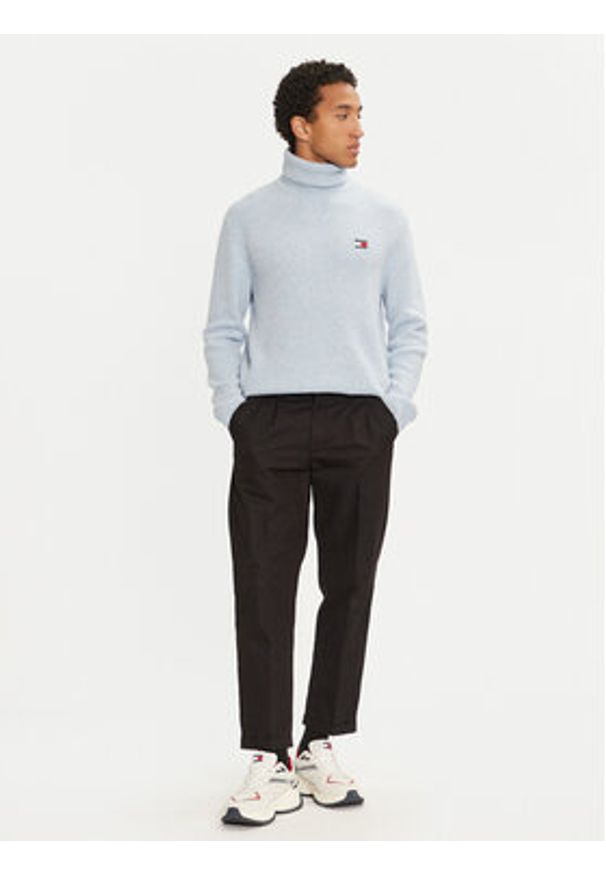 Tommy Jeans Golf DM0DM20602 Błękitny Slim Fit. Typ kołnierza: golf. Kolor: niebieski. Materiał: syntetyk