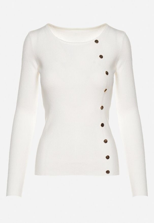 Born2be - Biały Sweter Ozdobiony Metalowymi Napami Corettina. Okazja: na co dzień. Kolor: biały. Materiał: jeans. Wzór: aplikacja. Styl: wizytowy, casual
