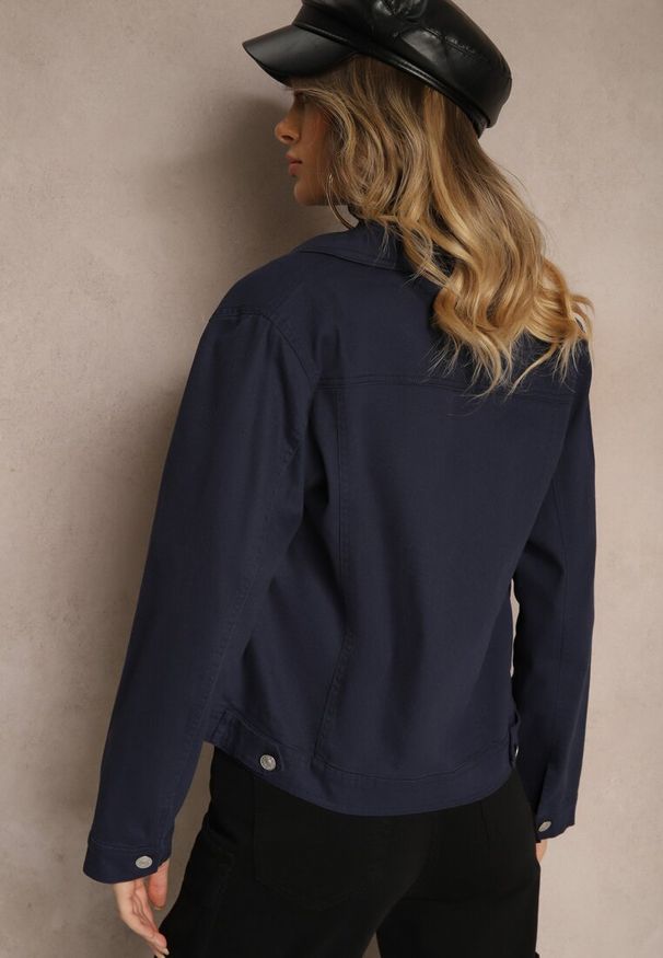 Renee - Granatowa Jeansowa Kurtka z Bawełny z Guzikami i Kieszeniami Ainztia. Kolor: niebieski. Materiał: bawełna, jeans