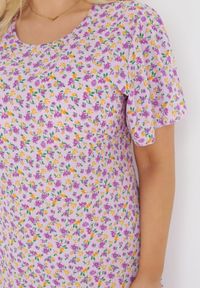 Born2be - Fioletowa Pudełkowa Sukienka w Kwiaty z Falbanką Temrance. Kolor: fioletowy. Wzór: kwiaty #5