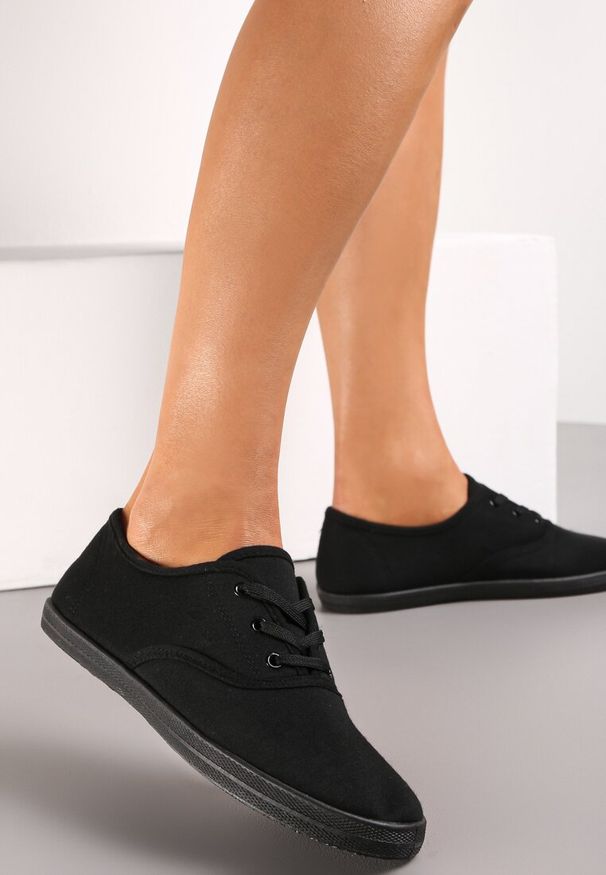 Born2be - Czarne Tenisówki z Krótkim Sznurowaniem Aimena. Kolor: czarny