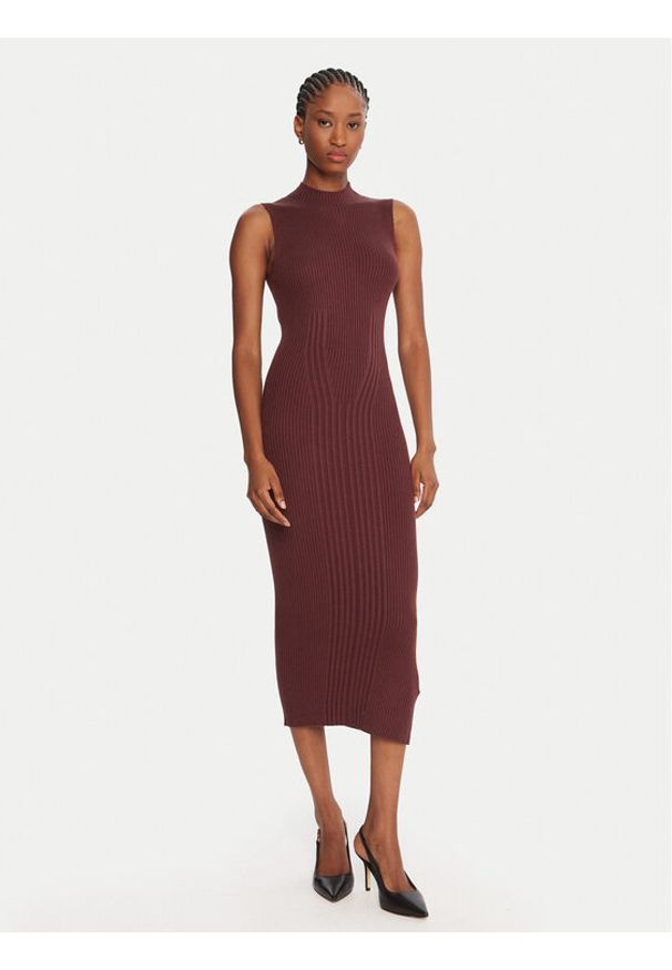 Guess Sukienka dzianinowa W5BK23 Z3OW2 Brązowy Slim Fit. Kolor: brązowy. Materiał: syntetyk