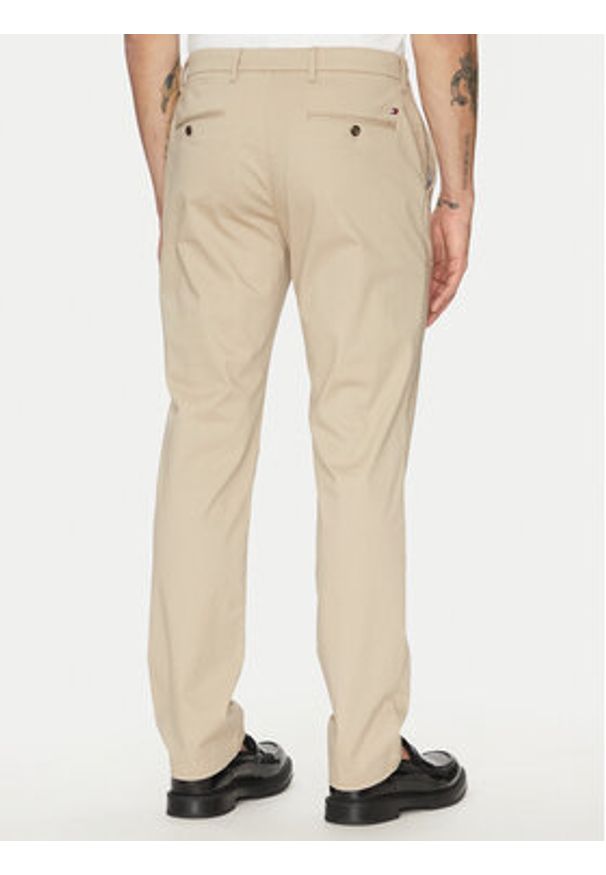 TOMMY HILFIGER - Tommy Hilfiger Chinosy Denton MW0MW37717 Beżowy Slim Fit. Kolor: beżowy. Materiał: bawełna