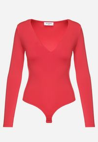 Born2be - Czerwone Body z Okrągłym Dekoltem i Długim Rękawem Zailea. Okazja: do pracy, na co dzień. Kolor: czerwony. Materiał: materiał, jeans. Długość rękawa: długi rękaw. Długość: długie. Styl: casual, klasyczny