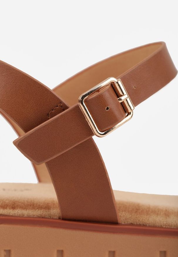 Renee - Złote Sandały VICES w Stylu Basic z Paskiem z Klamerką Loretha. Okazja: na co dzień. Zapięcie: pasek. Kolor: złoty. Styl: casual, street