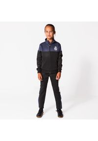 Dres piłkarski dziecięcy Real Madrid 23/24. Kolor: czarny. Materiał: dresówka. Styl: sportowy