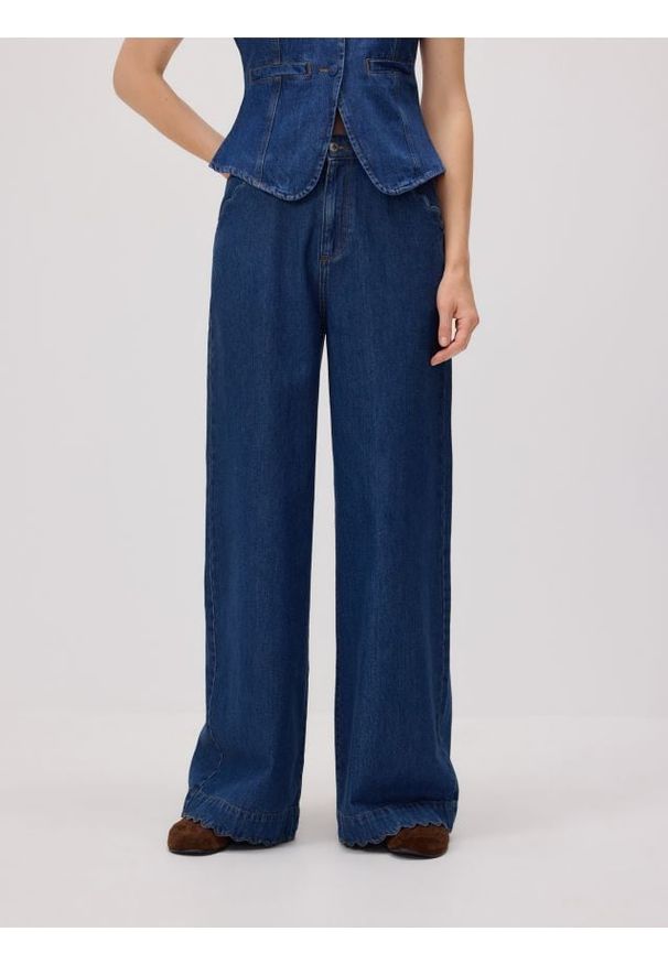 Reserved - Jeansy wide leg z ozdobnym wykończeniem - niebieski. Kolor: niebieski