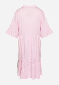 Born2be - Różowa Sukienka Rozkloszowana z Wiskozą Ozdobiona Falbanami Eviriane. Okazja: na co dzień. Typ kołnierza: dekolt w serek. Kolor: różowy. Materiał: wiskoza. Wzór: aplikacja. Typ sukienki: proste. Styl: casual #2