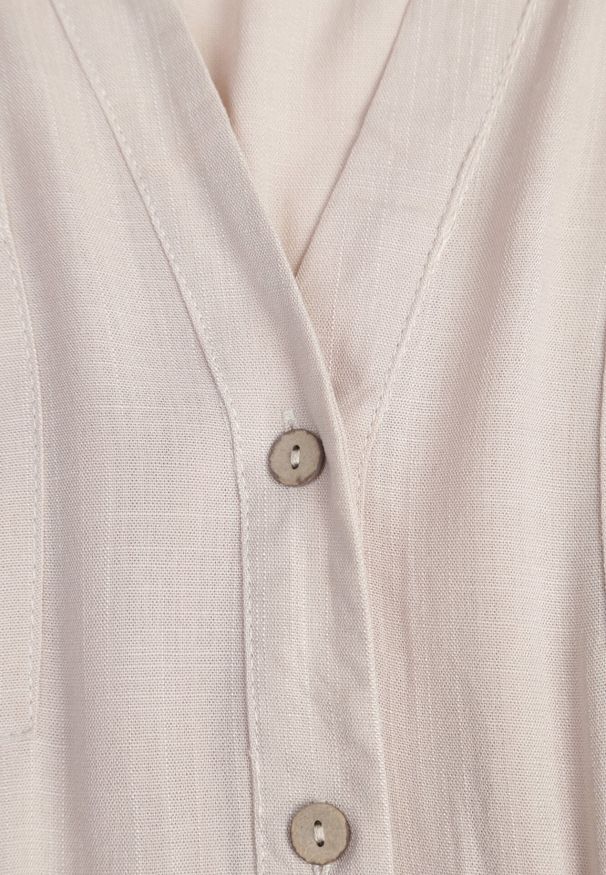 Born2be - Beżowa Bawełniana Sukienka Koszulowa z Paskiem i Regulowanymi Rękawami Sadevia. Okazja: do pracy, na co dzień, na spotkanie biznesowe, na spacer. Kolor: beżowy. Materiał: bawełna. Typ sukienki: koszulowe. Styl: elegancki, biznesowy, klasyczny, casual. Długość: midi