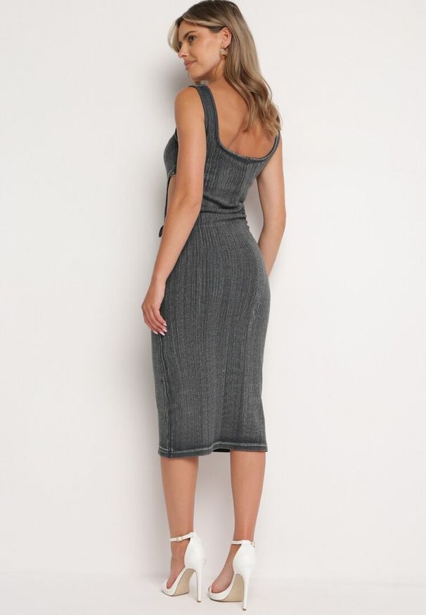 Born2be - Ciemnoszara Bawełniana Sukienka na Ramiączkach ze Ściągaczami i Wycięciami po Bokach Nestanina. Kolor: szary. Materiał: bawełna. Długość rękawa: na ramiączkach. Styl: elegancki