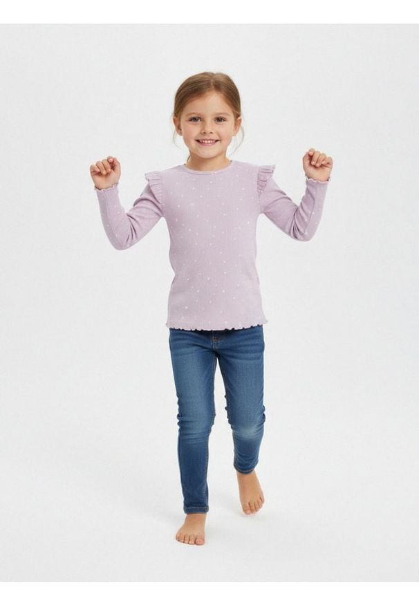 Sinsay - Prążkowana koszulka z długim rękawem w kropki - fioletowy. Kolor: fioletowy. Materiał: prążkowany. Długość rękawa: długi rękaw. Długość: długie. Wzór: kropki