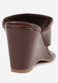 Born2be - Brązowe Klapki na Koturne w Stylu Japonek Lynnless. Okazja: na co dzień. Kolor: brązowy. Styl: casual, klasyczny, elegancki #7