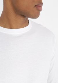 Born2be - Biały Longsleeve Panamna. Kolor: biały. Materiał: bawełna. Długość rękawa: długi rękaw. Długość: długie. Wzór: jednolity, gładki. Styl: klasyczny #5