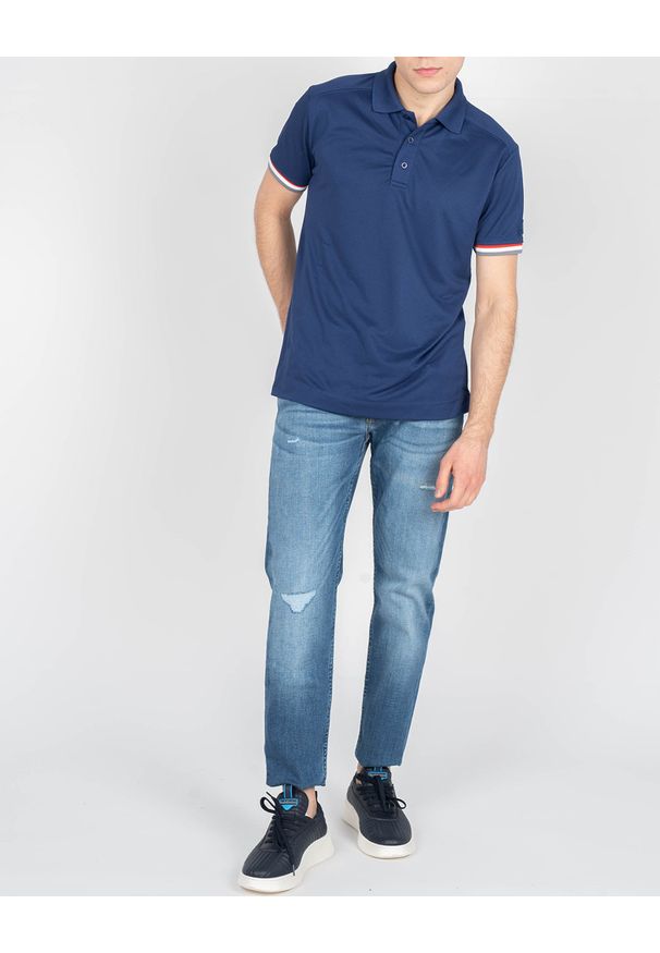 Invicta Koszulka Polo | 4452254 / U | Mężczyzna | Granatowy. Okazja: na co dzień. Typ kołnierza: polo. Kolor: niebieski. Materiał: poliester. Długość rękawa: krótki rękaw. Wzór: aplikacja. Styl: casual, klasyczny