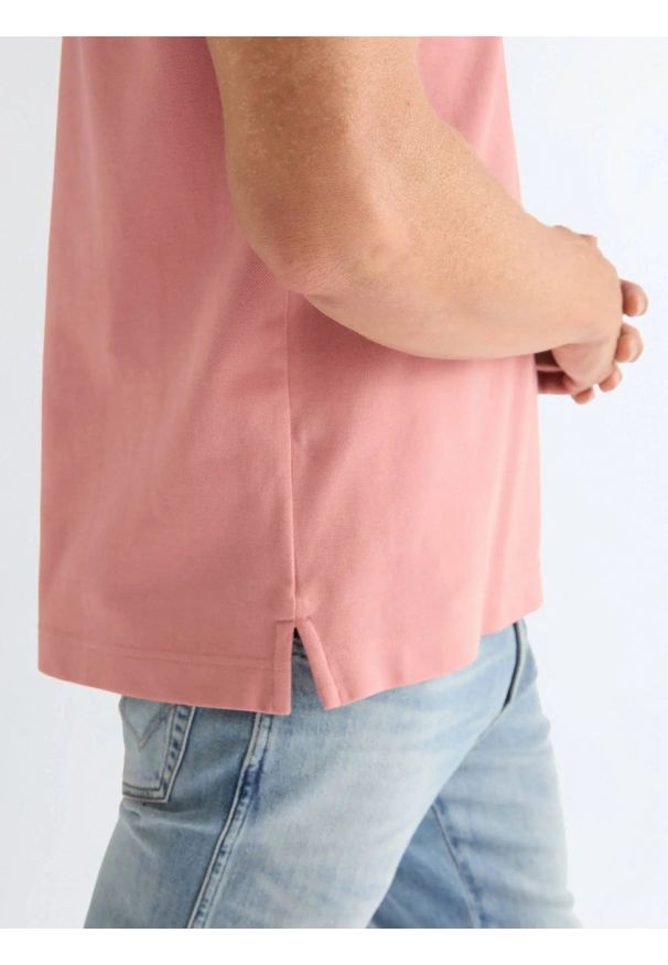 Wrangler - MESKA KOSZULKA WRANGLER POLO SHIRT DUSTY ROSE 112378002. Typ kołnierza: polo