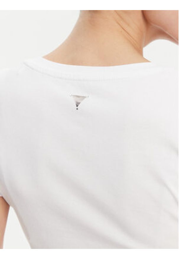 Guess T-Shirt W5GI08 J1314 Biały Slim Fit. Kolor: biały. Materiał: bawełna