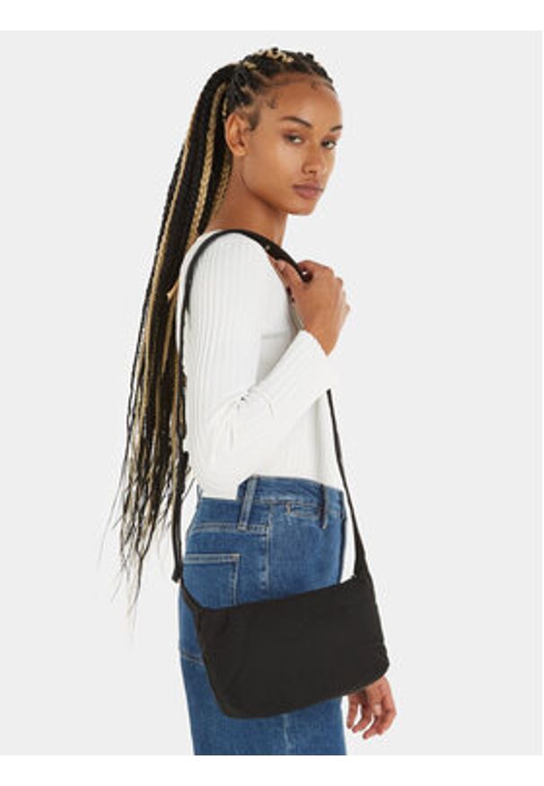 Calvin Klein Jeans Torebka Ultralight Shoulder Bag22 QT K60K610851 Czarny. Kolor: czarny