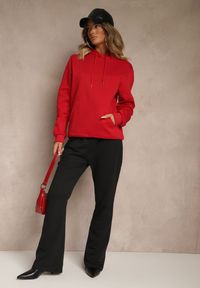 Renee - Czerwona Bluza z Kapturem Ozdobiona Ściągaczami Invila. Okazja: na co dzień. Typ kołnierza: kaptur. Kolor: czerwony. Wzór: aplikacja. Styl: casual, elegancki