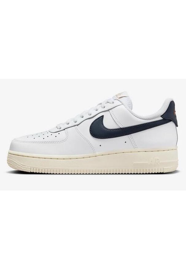 Buty do chodzenia damskie Nike Air Force 1 07 Easyon. Zapięcie: sznurówki. Kolor: biały. Materiał: tkanina, skóra, guma, materiał, syntetyk. Szerokość cholewki: normalna. Model: Nike Air Force. Sport: turystyka piesza