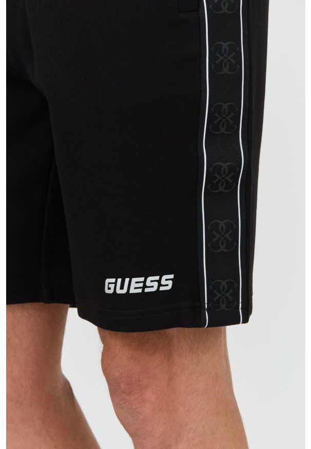 Guess - GUESS Czarne spodenki Mickey Short. Kolor: czarny