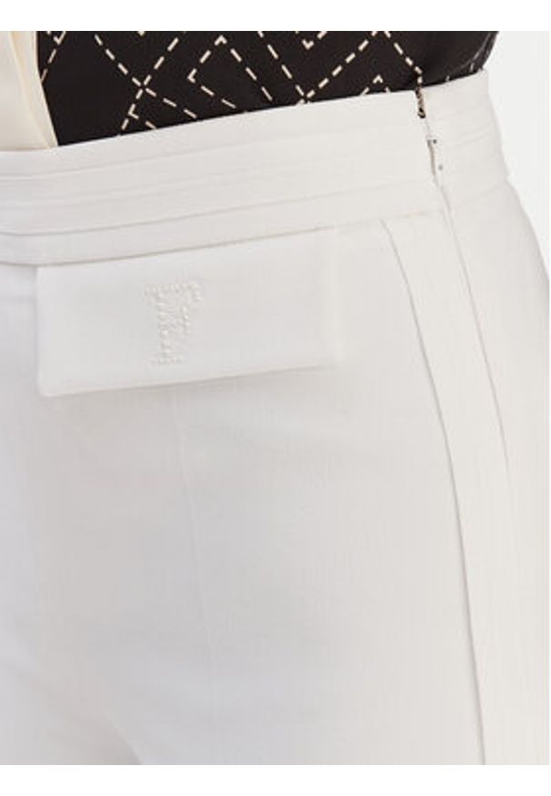 Elisabetta Franchi Spodnie materiałowe PA-170-61E2-V290 Biały Regular Fit. Kolor: biały. Materiał: syntetyk