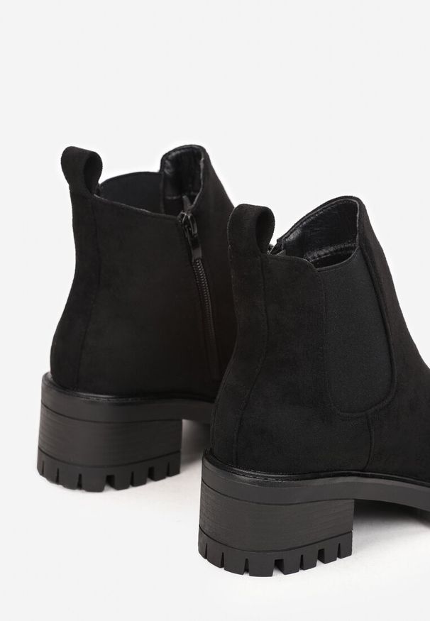 Born2be - Czarne Botki na Słupku Rona. Okazja: na co dzień. Kolor: czarny. Materiał: jeans. Wzór: aplikacja. Obcas: na słupku. Styl: casual, klasyczny, elegancki. Wysokość obcasa: niski