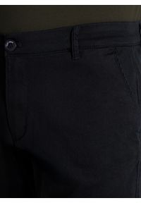 Pako Lorente - PAKO LORENTE - Granatowe spodnie męskie. Okazja: na co dzień. Kolor: niebieski. Materiał: bawełna, elastan. Sezon: wiosna. Styl: casual #7