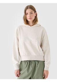 4f - 4F Bluza dresowa nierozpinana z kapturem damska - beżowa L. Okazja: na co dzień. Typ kołnierza: kaptur. Kolor: beżowy. Materiał: dresówka. Wzór: ze splotem, gładki. Styl: sportowy, casual #1