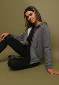 Born2be - Ciemnoszara Bluza z Kapturem Sithi. Okazja: na co dzień. Typ kołnierza: kaptur. Kolor: szary. Materiał: jeans. Długość rękawa: długi rękaw. Długość: długie. Styl: klasyczny, casual