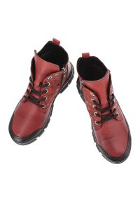 Czerwone Botki Artiker Stylowe Obuwie Damskie. Okazja: na co dzień. Zapięcie: sznurówki. Kolor: czerwony. Materiał: skóra. Wzór: aplikacja. Obcas: na platformie. Styl: elegancki #5
