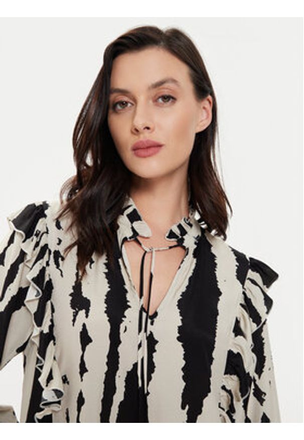 Karen by Simonsen Sukienka codzienna Nime 10104892 Beżowy Relaxed Fit. Okazja: na co dzień. Kolor: beżowy. Materiał: wiskoza. Typ sukienki: proste. Styl: casual