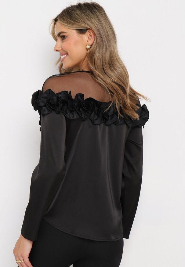 Born2be - Czarna Bluzka Ozdobiona Falbanką i Siateczką Valuna. Kolor: czarny. Wzór: aplikacja