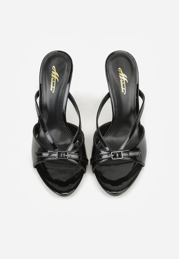 Renee - Czarne Klapki na Szpilce z Paskami Klamerką i Lakierowanym Połyskiem Urneiros. Kolor: czarny. Materiał: lakier. Wzór: aplikacja. Obcas: na szpilce. Styl: elegancki