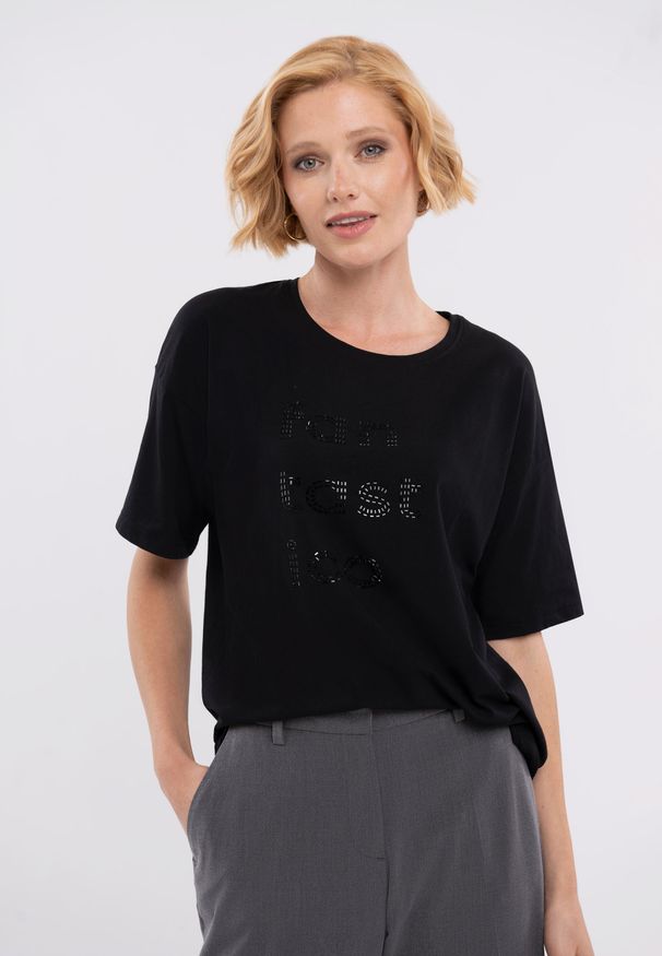 Volcano - T-shirt z napisem, Comfort Fit, T-FANTASTICO. Kolor: czarny. Materiał: bawełna, materiał, elastan. Długość rękawa: krótki rękaw. Długość: krótkie. Wzór: napisy