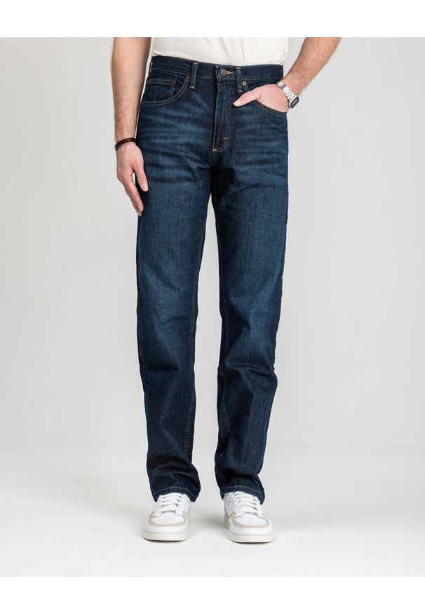 Męskie Spodnie Jeansowe Wrangler Relaxed Fit Blackened Indigo 112352957. Okazja: na co dzień, do pracy. Styl: klasyczny, casual, elegancki