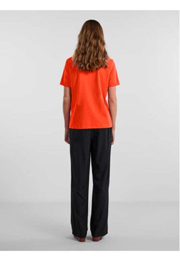 Pieces T-Shirt Ria 17086970 Czerwony Regular Fit. Kolor: czerwony. Materiał: bawełna