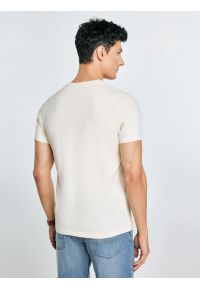 Big-Star - Koszulka męska z nadrukiem na piersi kremowa Serer 103. Kolor: kremowy. Materiał: bawełna. Wzór: nadruk #5