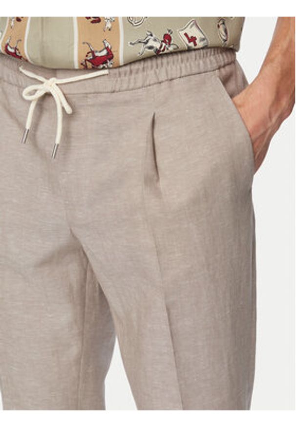 Hugo - HUGO Spodnie materiałowe Getlin 50559695 Brązowy jasny Slim Fit. Kolor: brązowy. Materiał: bawełna