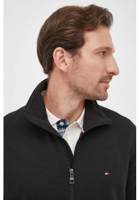 TOMMY HILFIGER - Tommy Hilfiger bluza męska kolor czarny gładka. Kolor: czarny. Długość rękawa: długi rękaw. Długość: długie. Wzór: gładki #3