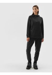 4f - Spodnie polarowe joggery damskie - czarne. Kolor: czarny. Materiał: polar