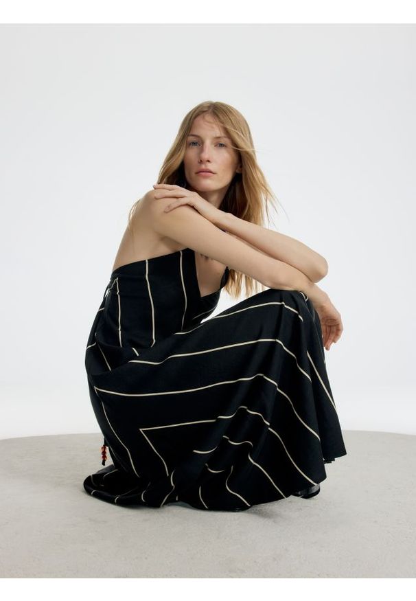 Reserved - Sukienka mini z dodatkiem lnu - czarny. Kolor: czarny. Materiał: len. Typ sukienki: proste. Długość: mini