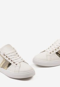 Born2be - Biało-Złote Sznurowane Sneakersy z Ekoskóry z Metalicznymi Wstawkami i Brokatem Lirinea. Nosek buta: okrągły. Zapięcie: sznurówki. Kolor: biały. Materiał: materiał. Obcas: na obcasie. Wysokość obcasa: niski #4