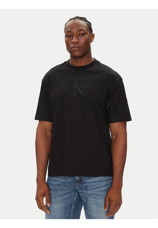 Calvin Klein Jeans T-Shirt Hero Monologo LV04RB295G Czarny Relaxed Fit. Kolor: czarny. Materiał: bawełna