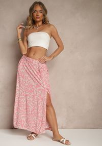 Renee - Różowa Rozkloszowana Spódnica z Wiskozy ze Wsuwanymi Kieszeniami Koselle. Okazja: na co dzień. Kolor: różowy. Materiał: wiskoza. Styl: casual, elegancki