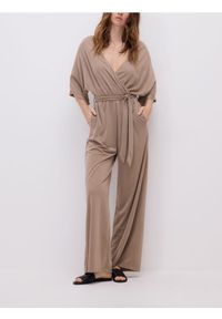 Reserved - Kombinezon z modalem - beżowy. Kolor: beżowy. Materiał: dzianina. Styl: klasyczny #1