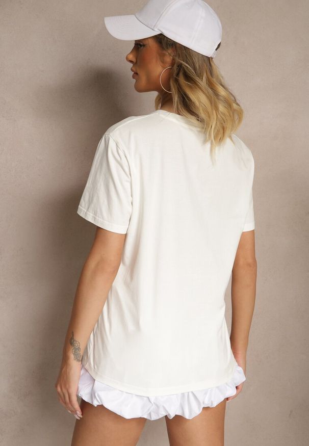 Renee - Biały T-shirt z Bawełny z Haftowanymi Detalami w Wiśnie Nevianeva. Okazja: na co dzień, do pracy. Kolor: biały. Materiał: bawełna. Wzór: haft. Styl: elegancki, casual