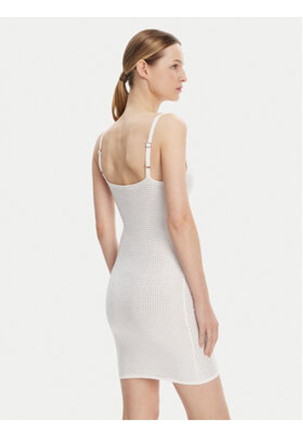 Guess Sukienka dzianinowa W5GK45 Z3MN2 Biały Regular Fit. Kolor: biały. Materiał: syntetyk