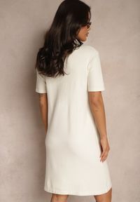 Renee - Biała T-shirtowa Sukienka z Wiskozowej Dzianiny z Ozdobnymi Guzikami Narossa. Okazja: na co dzień. Kolor: biały. Materiał: wiskoza, dzianina. Długość rękawa: krótki rękaw. Styl: casual, elegancki #4